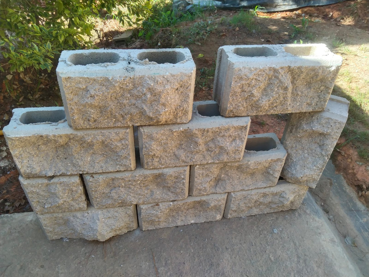 Bloque Split de Concreto 14x19x39 Acabado Rústico