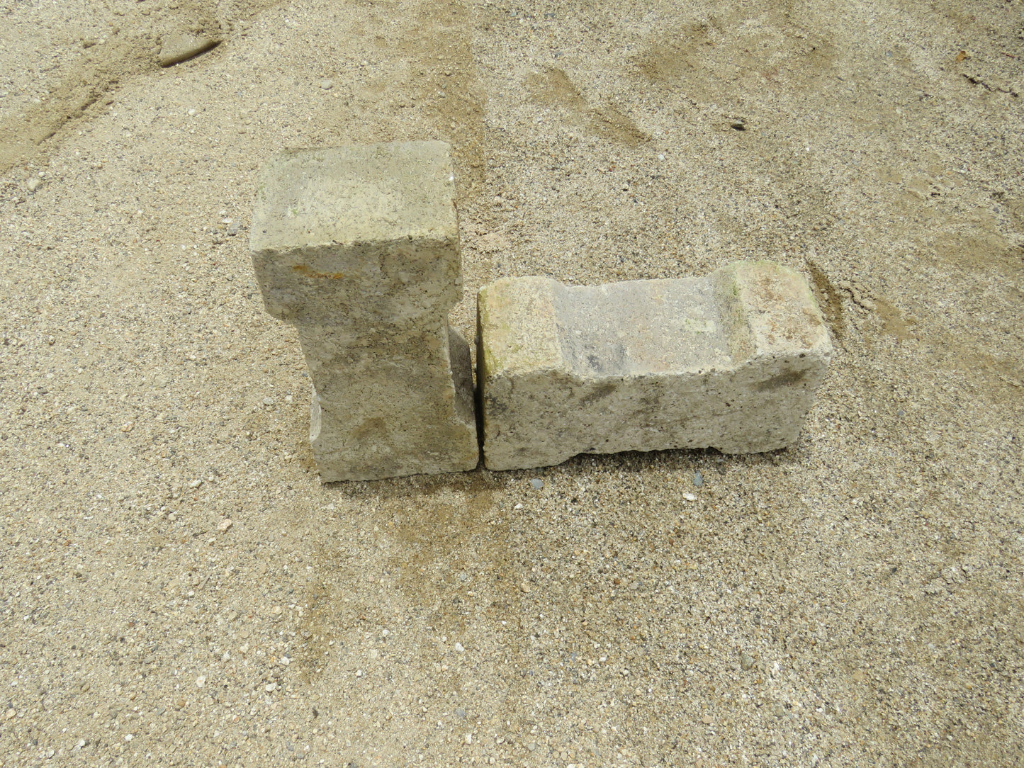 Adoquín Corbatín de Concreto 10x20x8
