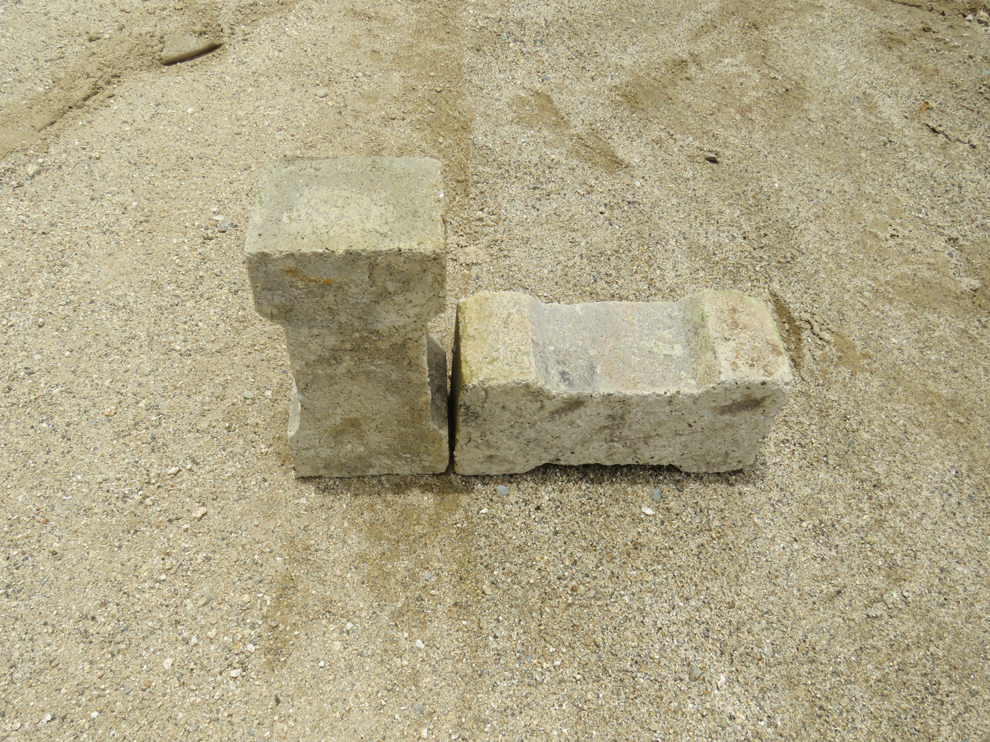Adoquín Corbatín de Concreto 10x20x8