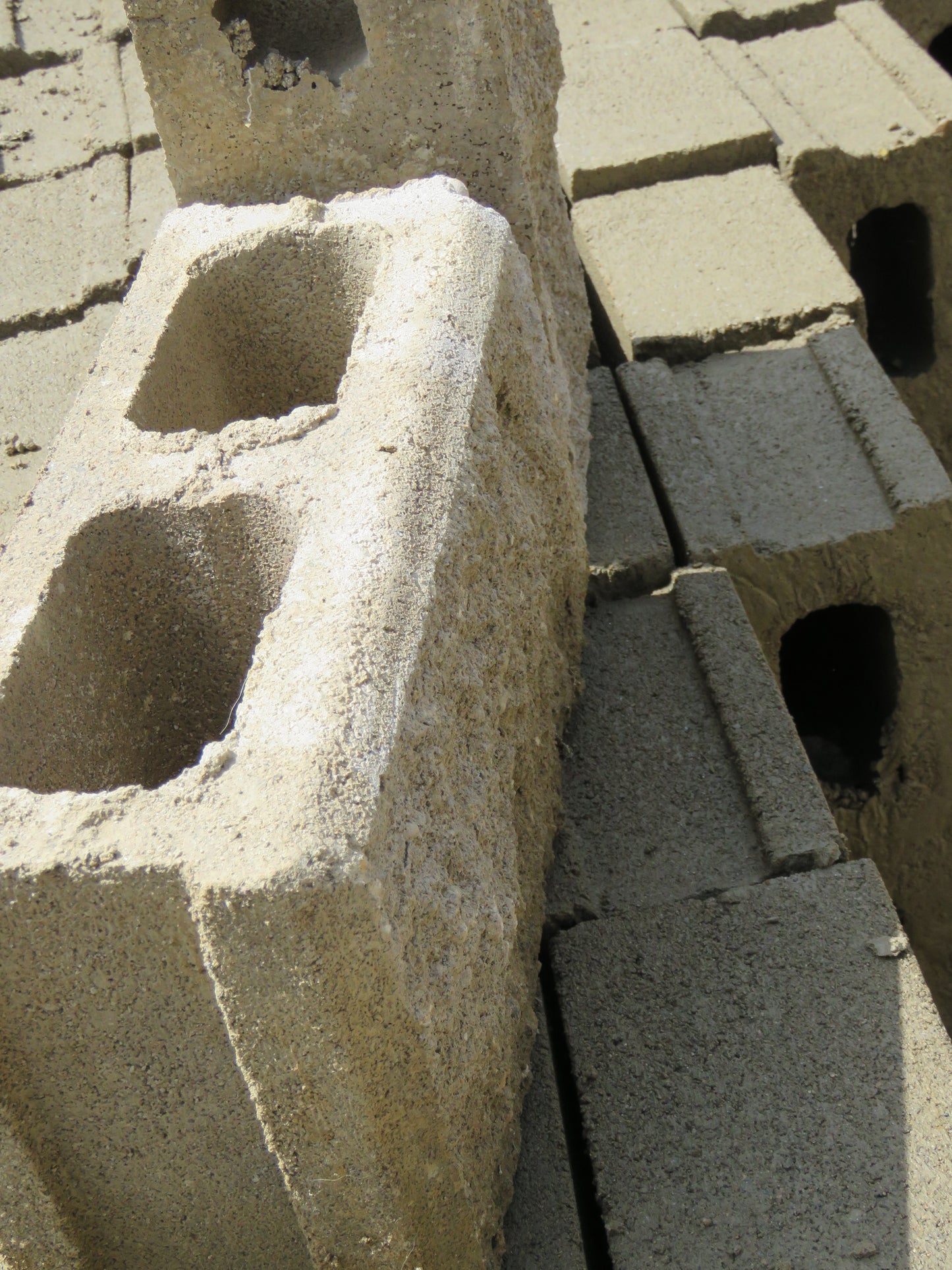 Bloque Split de Concreto 14x19x39 Acabado Rústico