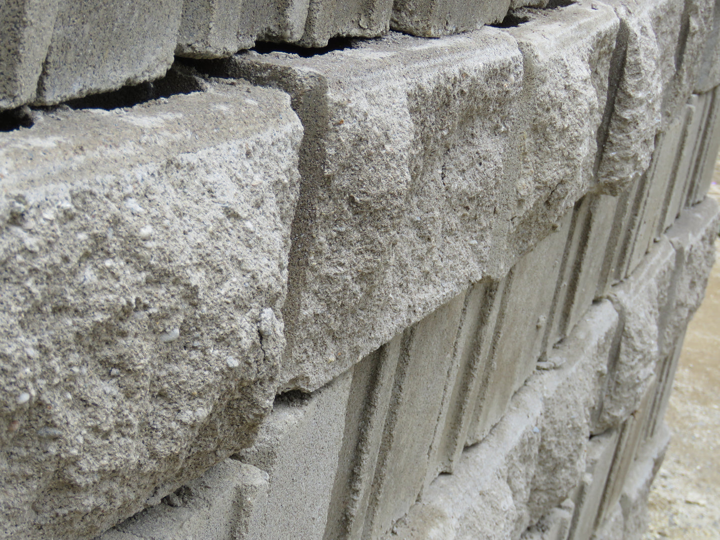 Bloque Split de Concreto 14x19x39 Acabado Rústico