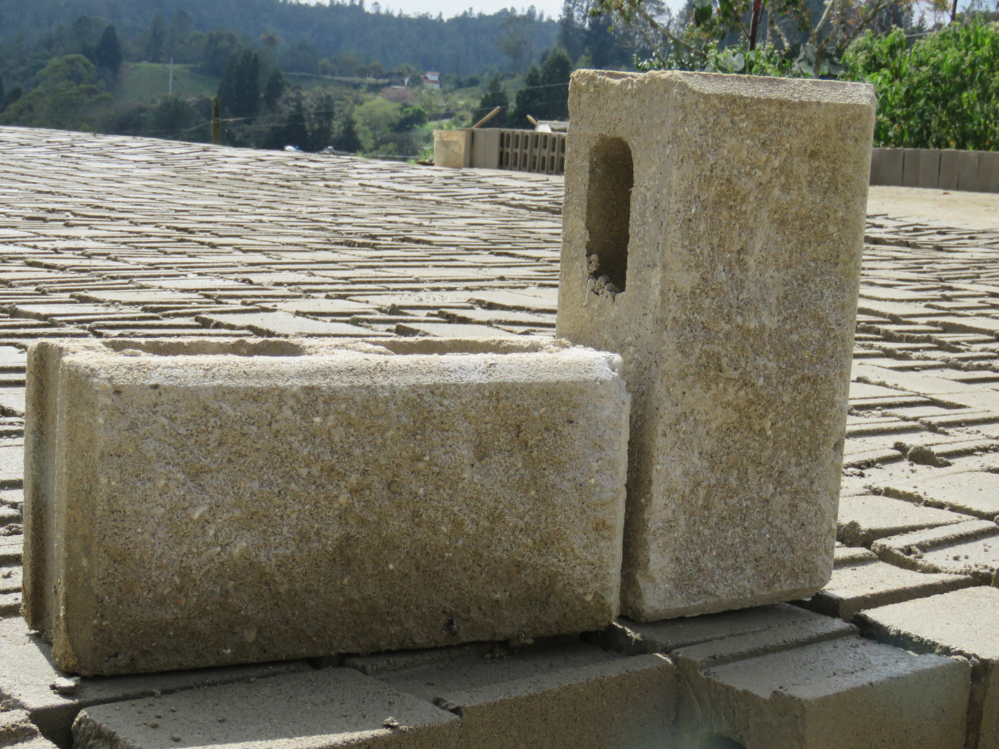 Bloque Split de Concreto 14x19x39 Acabado Rústico