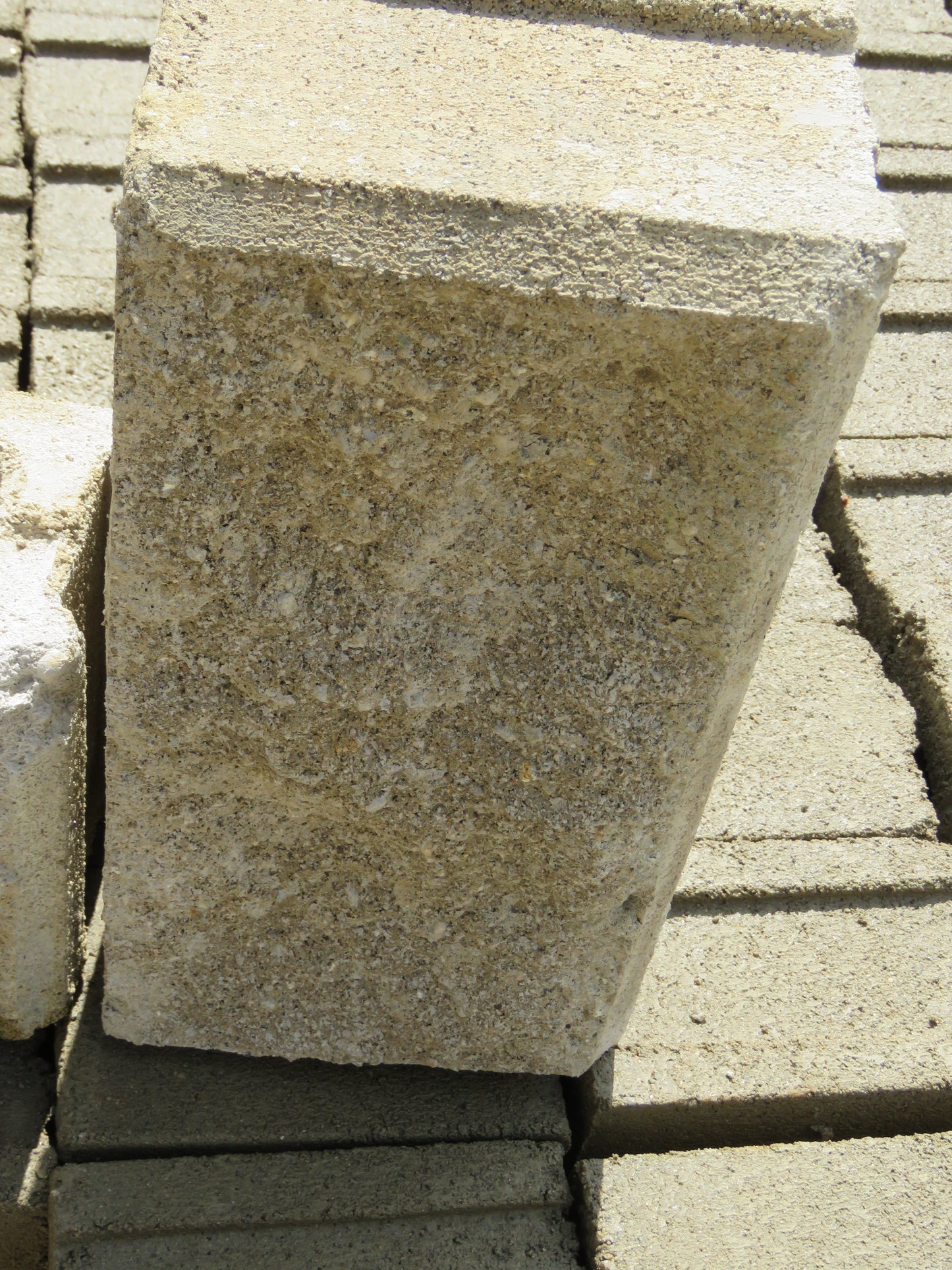 Bloque Split de Concreto 14x19x39 Acabado Rústico